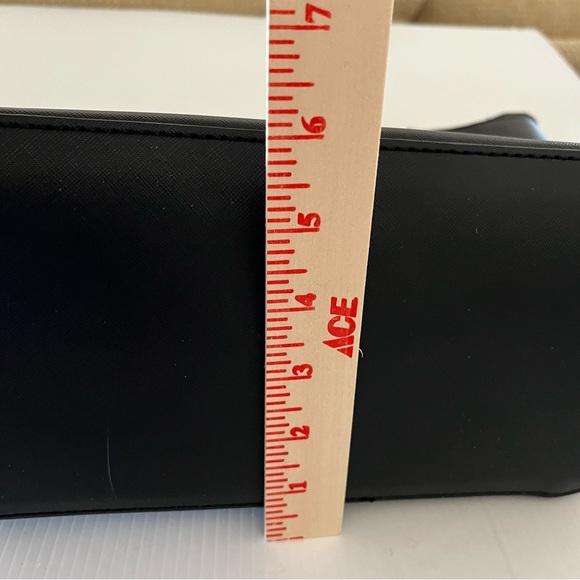 Guess Delaney Black Medium Classic Tote Bag - Picture 9 of 16